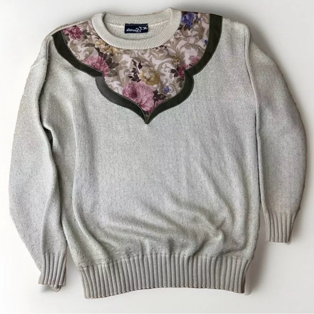 K.T. Sports Vintage womens Grandma-core Beige floral Pullover Sweater|Size:S/M